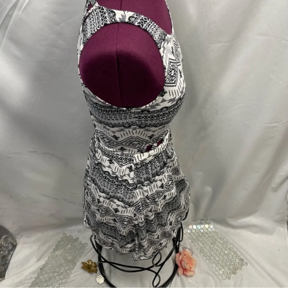 Divided tribal print open back dress - Picture 4 of 7